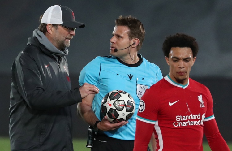 CBA俱乐部杯广厦击败天津 塔克飞身暴扣