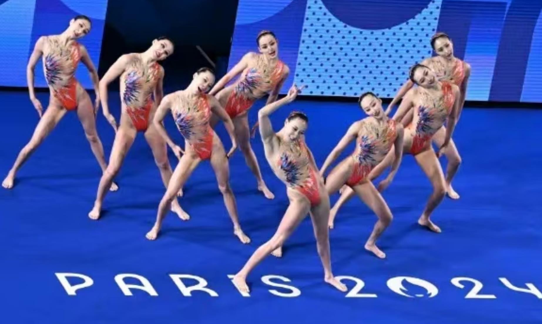 洛杉矶快船以131-116击败黄蜂，哈登55分刷新个人得分纪录，成为首位在两支球队保持得分纪录的球员。